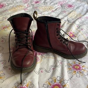 Junior Dr. Martens - perfect for fall🍂🍁